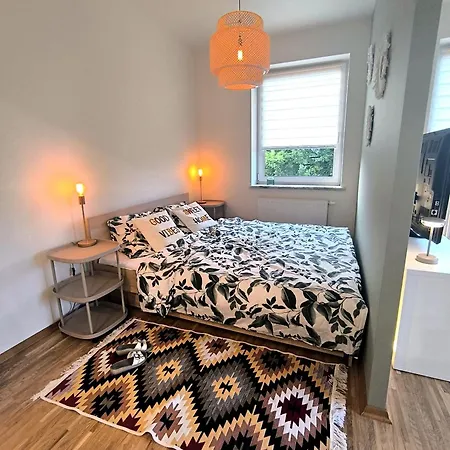 Apartamento Sweet - Cozy With Balcony, Near Silesian Park, Vat Chorzów