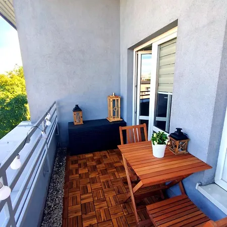 Apartamento Sweet - Cozy With Balcony, Near Silesian Park, Vat Chorzów